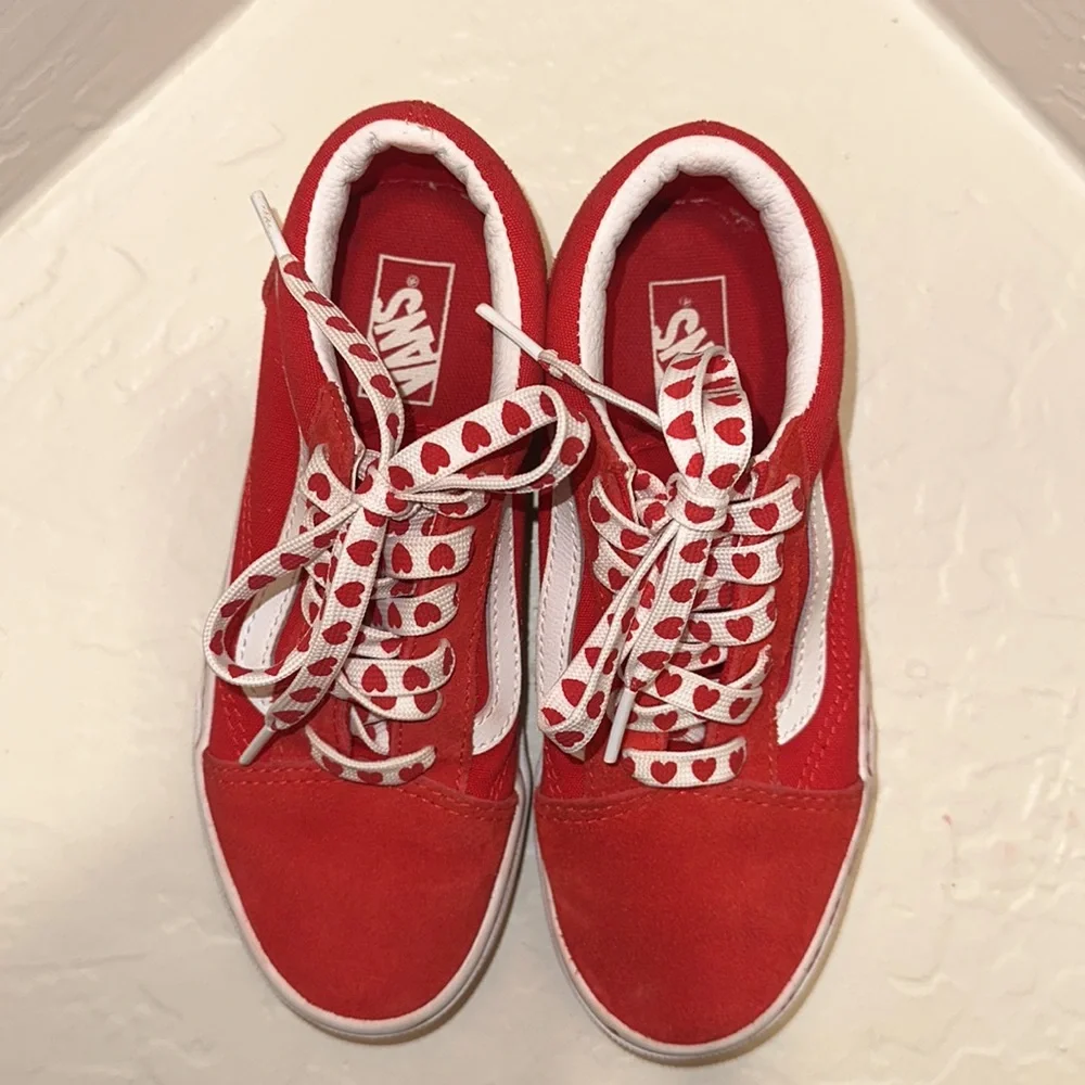 VANS Heart Foxing Old Skool Juniors Shoes Size 2.5 Red & White Leather/Canvas.